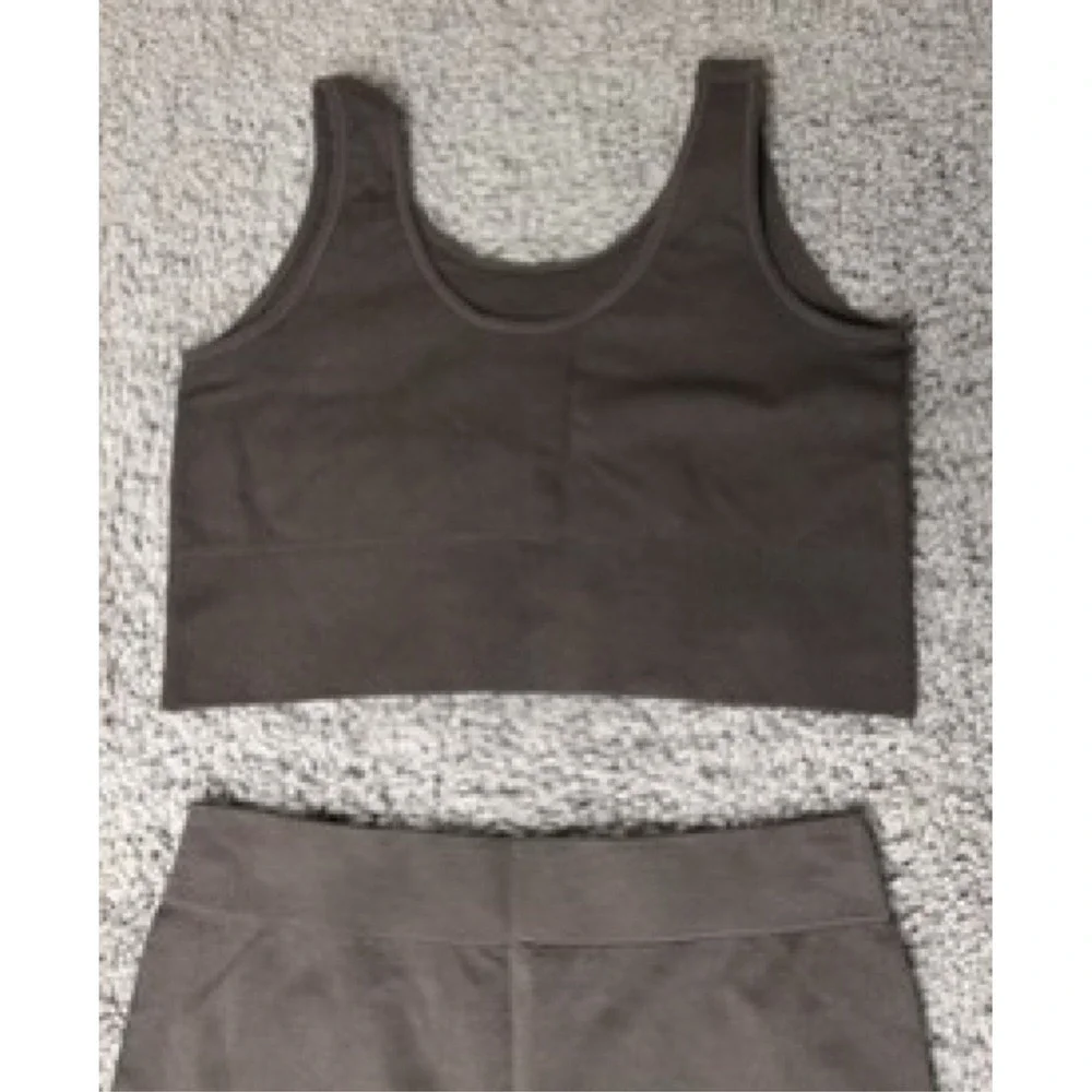 Women Seamless Ribbed 2 Piece L SHEIN  Workout Set Sports Bra and Shorts Brown